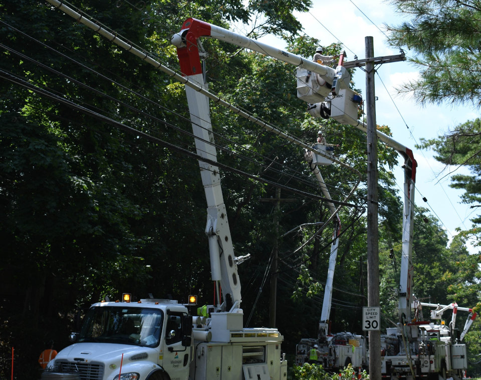 Power Crews Work on Restoration After a Nor'Easter