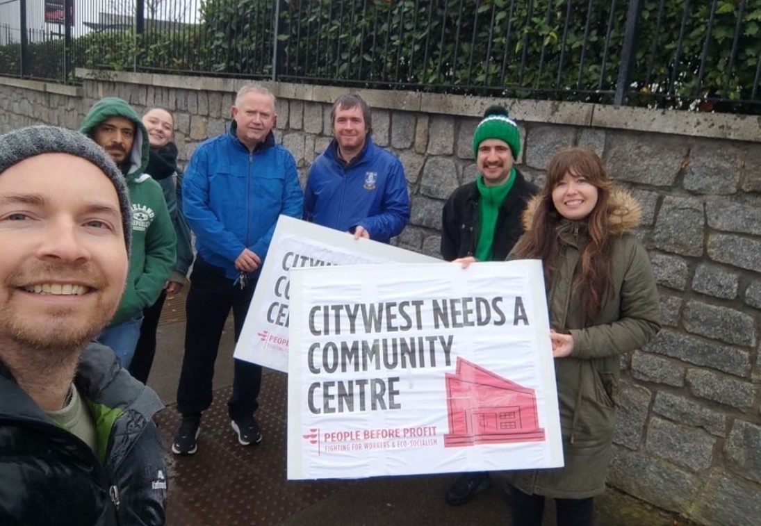 Paul Murphy TD and branch members in Citywest knocking on doors and doing a stall campaigning for a community centre, a local library and investment in parks. 