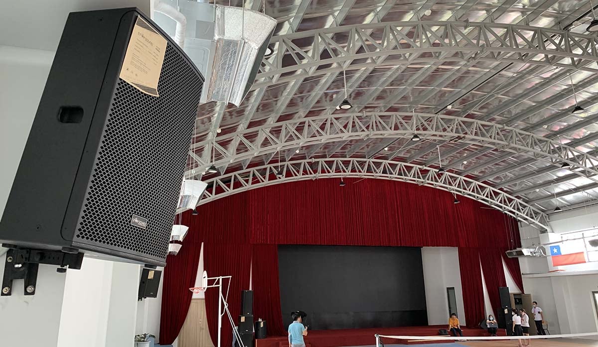 Loa treo hội trường