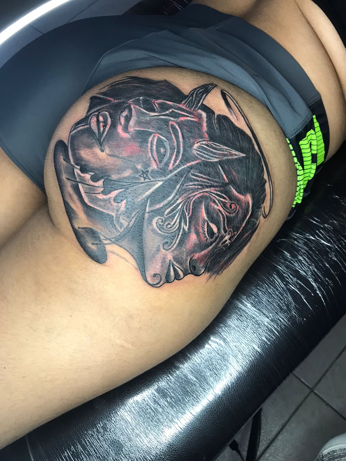 Dos Caritas, una demonia y otra Santa!