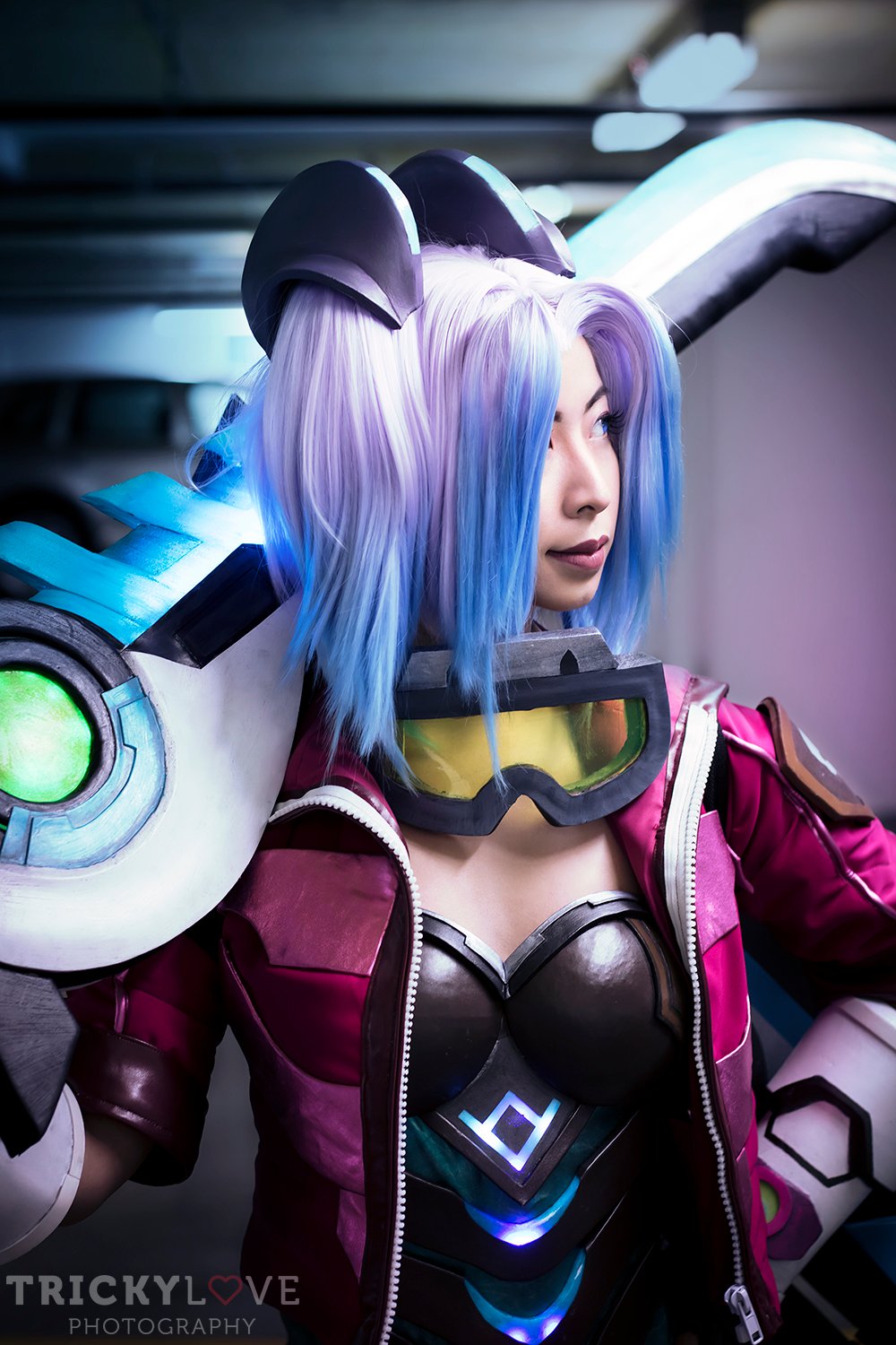 Vickybunnyangel in her cosplay of Technoblade Butterfly from Arena of Valor