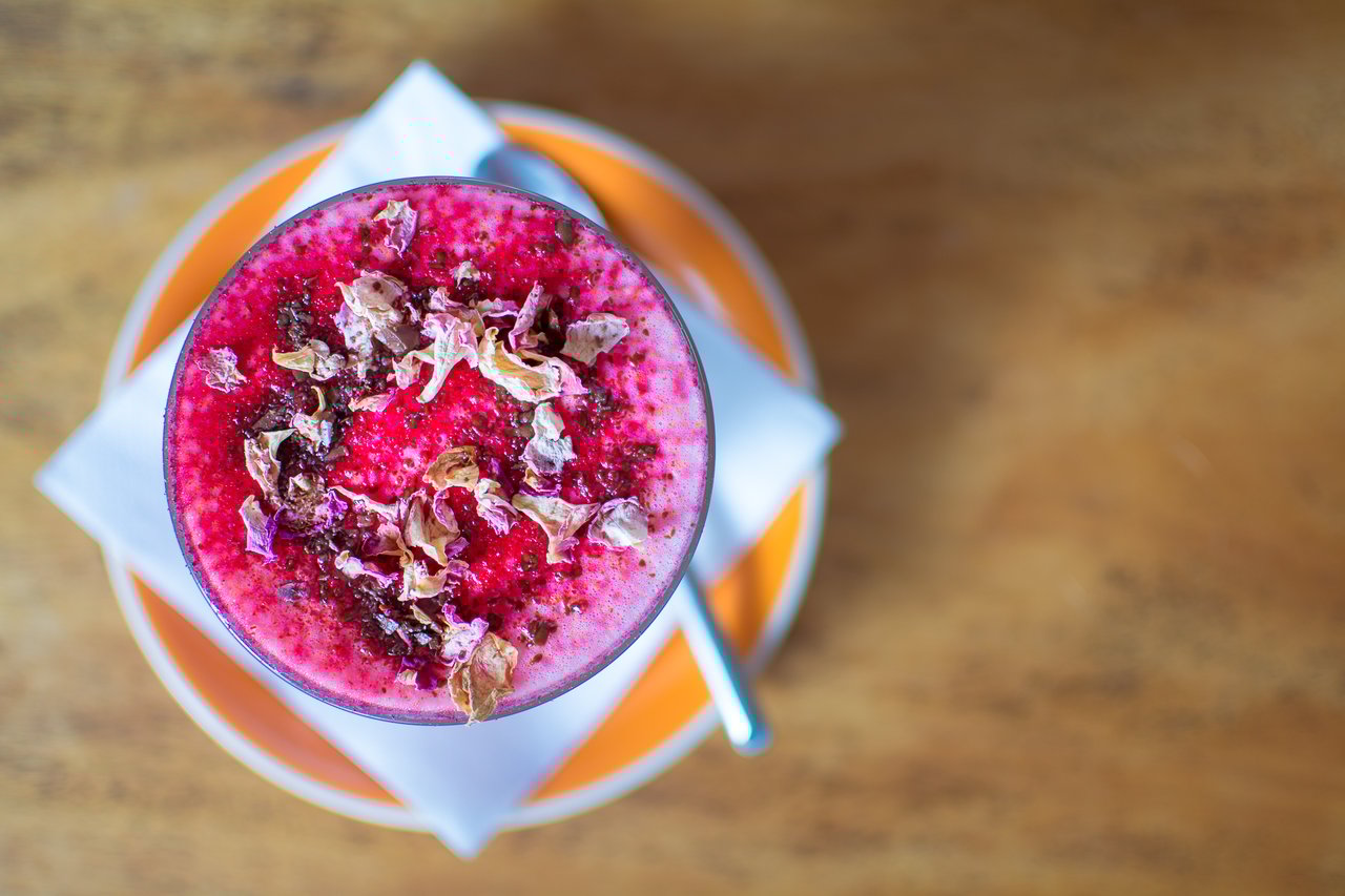 You can incorporate your restaurant's products, offerings, staff, and happy customers in the photos by hiring a professional food photographer to produce high-quality images.