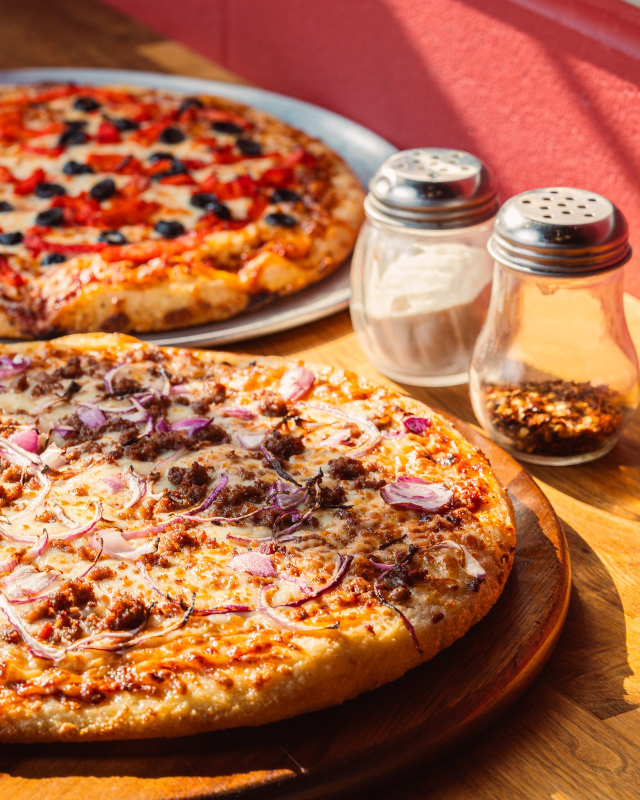 Direct sunlight on pizza