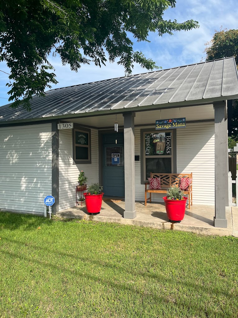 Photo of Entrance to Savage Mana Business Shop