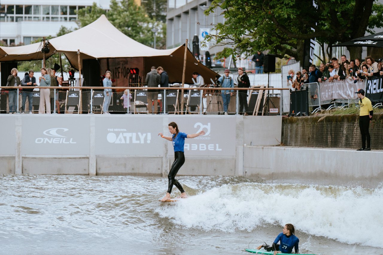 True urban surfing - in the heart of Rotterdam