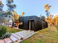Casa de fin de semana en Campo Timbó con amenities, pileta, parrilla, barrio privado, golf 18 hoyos, tenis, forestado. Ideal para familias, grupos de amigos, parejas.