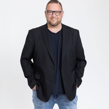 Petteri Peltovuori | Expoprint Oy | Suurkuvatulostus ja ajoneuvoteippaukset